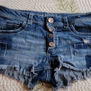 Almost famous jean shorts size 7